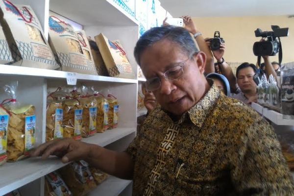  Menteri Darmin Siap Tinjau Skema Pembayaran Retail Modern ke UKM