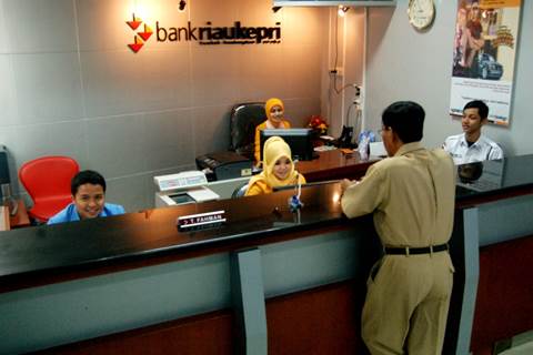  Gubernur Riau Resmikan E-recruitment Bank Riau Kepri