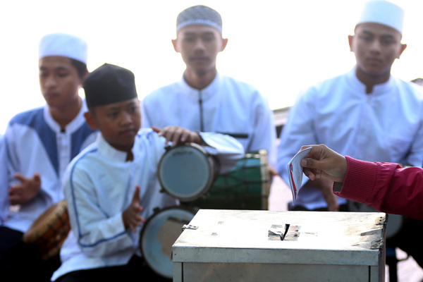  FOTO: TPS 09 Pasir Kaliki Cimahi Utara Bertema Islami, Hadirkan Marawis Hibur Pemilih