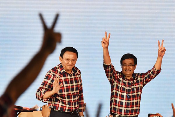  Djarot dan Istri Kompak Pakai Baju Kotak-Kotak ke TPS