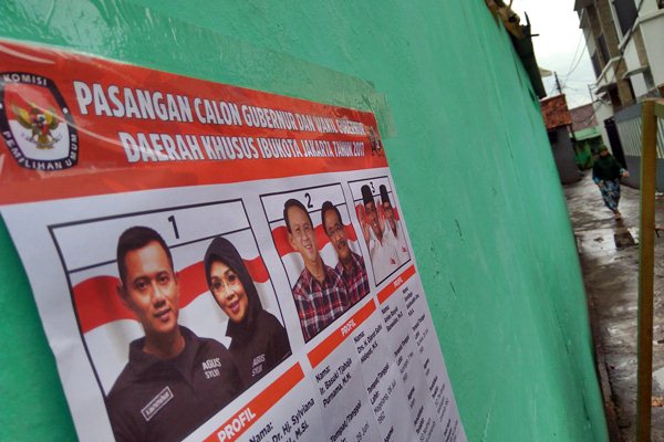  QUICK COUNT PILGUB DKI 2017: Begini Ritual Sylviana Sebelum Ke TPS