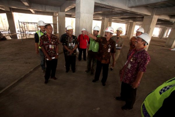  Peresmian Pasar Klewer Menunggu Perbaikan Jalan