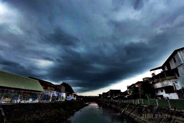  Prakiraan Cuaca di Kalbar Hari Ini Mayoritas Diguyur Hujan