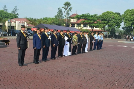  Polda Jabar Berikan Honorary Police kepada Sejumlah Tokoh di Jabar