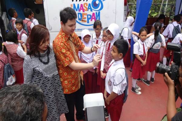  Panasonic Bagikan Kacamata Gratis untuk Siswa 5 SD