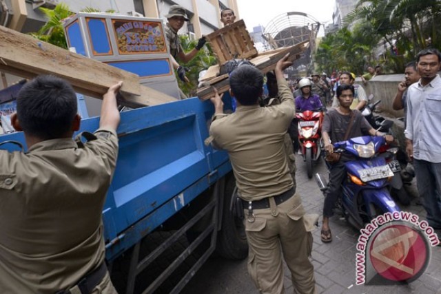  Pemkot Cirebon Relokasi PKL Ke Samping Alun-alun Kejaksan