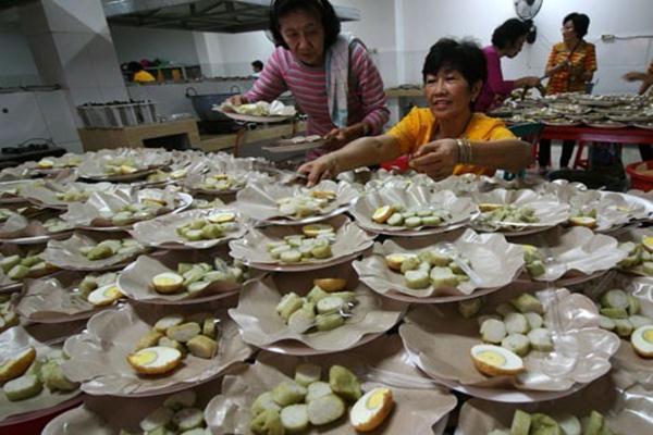  CAP GO MEH : Lontong Sayur 11.760 Porsi Pecahkan Rekor Muri