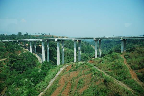  Jembatan Cisomang Rusak : Pengusaha Otobus Merugi