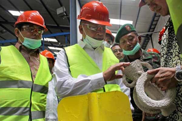  Menristekdikti Tinjau Uji Coba Produksi Prototipe Implan Tulang