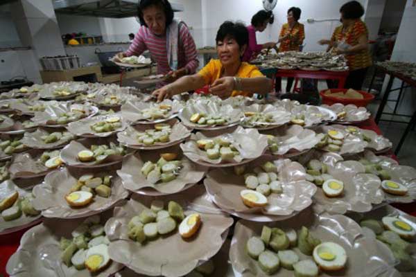  11.760 Porsi Lontong Sayur Tersajikan di Perayaan Cap Go Meh