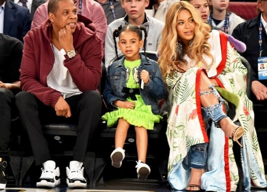  Beyonce Kenakan Kimono Rp290 Juta Saat Nonton Basket