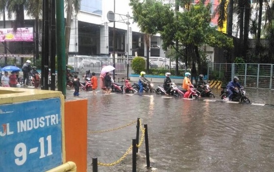  Hujan Deras Mengguyur Jabodetabek, Ini Pemicunya Kata BMKG