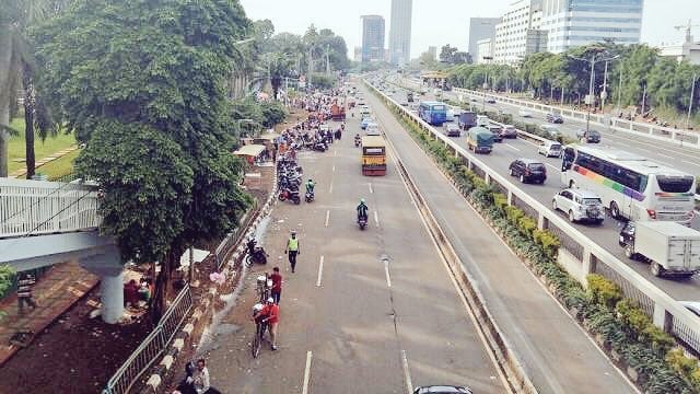  Lalu Lintas Depan DPR/MPR Kembali Normal