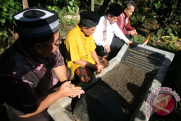  Pemindahan Makam Tan Malaka; Pemkab Kediri Tunggu Pusat