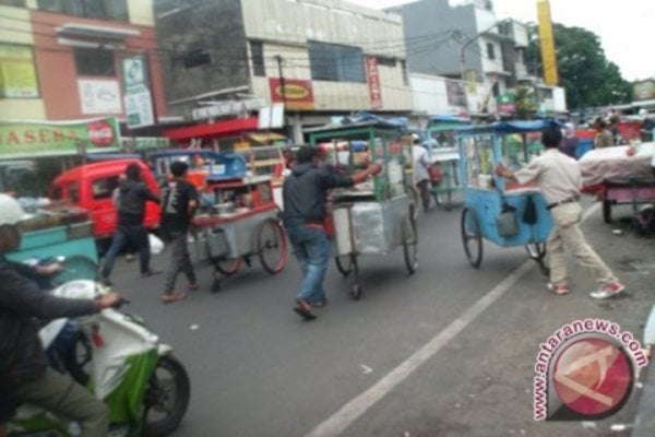  Pemkab Kudus Wajibkan PKL Mengurus Perizinan Usaha