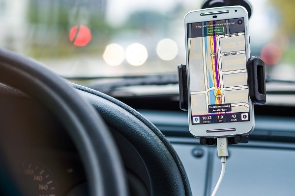  Tarif Asuransi Mobil di AS Naik Gara-gara Smartphone