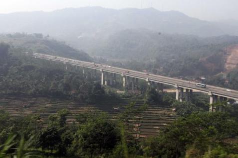  BREAKING NEWS: Bus Umum Sudah Diperbolehkan Melintas Jembatan Cisomang