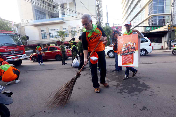  Kepedulian Pos Indonesia di Hari Peduli Sampah Nasional