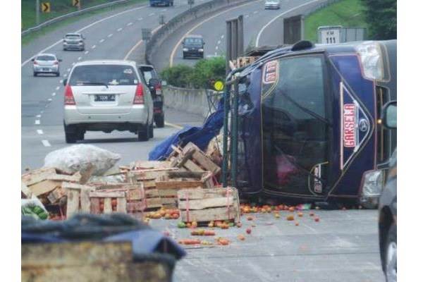  Tanggapi Kecelakaan di Jalan Tol, Jasa Marga Imbau Angkutan Umum Lebih Hati-hati