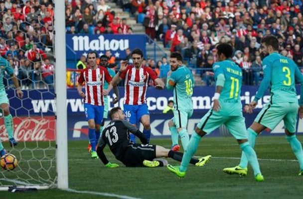  HASIL ATLETICO VS BARCELONA: Gol Sontekan Magis Messi Bawa Barca Menang