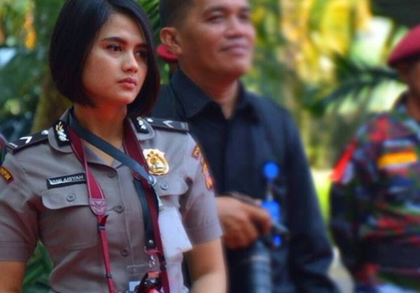  Bikin Melek, Ini Foto-foto Lengkap Cantiknya Polwan Ismi Aisyah yang Lagi Hot