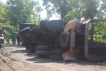  Truk Terbalik di Nyalindung, Jalur Cirebon-Bandung Macet 5 Km