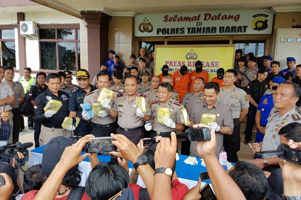  Sisir Penumpang Fast Boat, Bea Cukai Jambi Sita Sabu dan Airsoft Gun