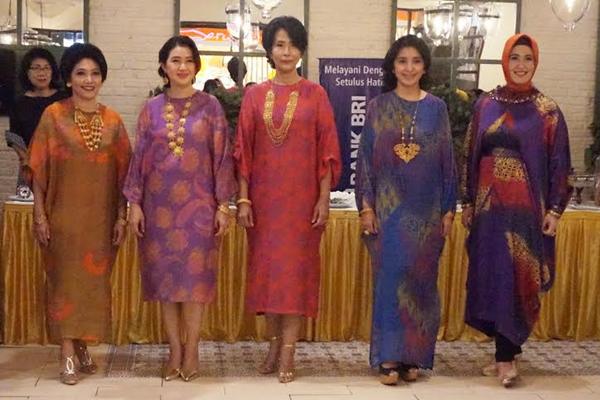  Alleira Batik dan Kemenlu Promosi Batik Bohemian Chic