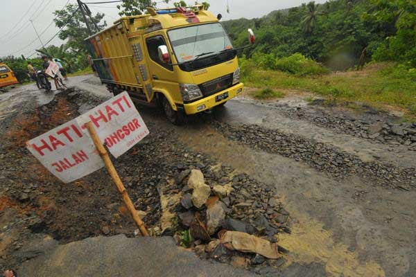  Tangani Banjir dan Tanah Longsor, BPBD Tabanan Kerahkan Alat Berat