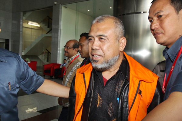  Suap Uji Materi UU Peternakan : KPK Periksa Patrialis Akbar