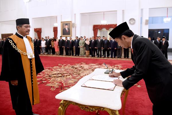  Jokowi Lantik Hatta Ali Sebagai Ketua MA