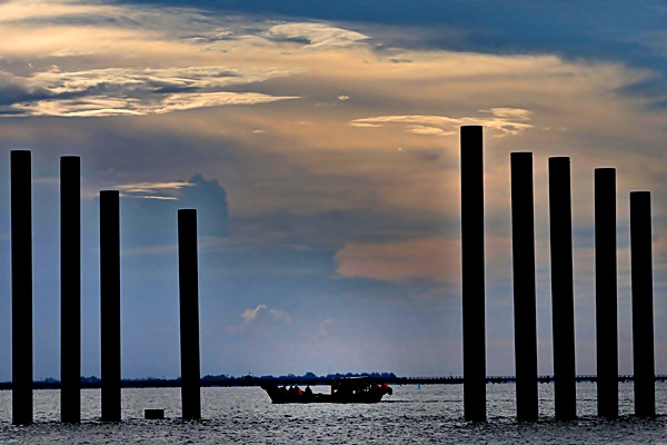  Proyek Pembangunan Pelabuhan Kuala Tanjung