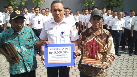 DAOP III Cirebon Berikan Penghargaan Kepada Penemu Rel Patah