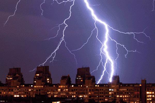  CUACA JABODETABEK 3 MARET: Waspada Hujan Petir dan Angin Kencang