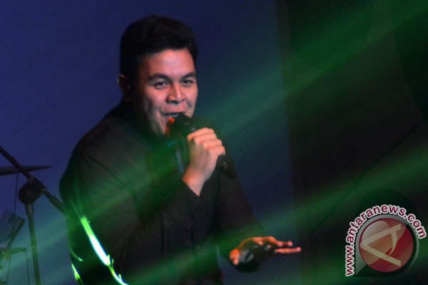 Tulus/Antara-Teresia May