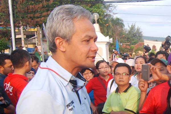  Sambil Gowes, Ganjar Tandai Jalan Rusak