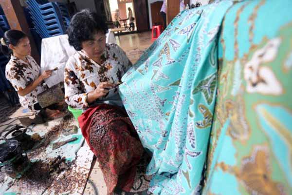  Perajin Sleman Kembangkan Tenun Batik Beragam Motif