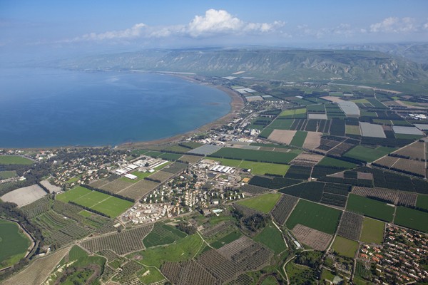 Foto udara Laut Galilea atau Danau Tiberias atau Danau Gennesaret, danau air tawar terluas di Israel, yang diambil 1 Februari 2010. Luas totalnya 166 km2 dengan kedalaman hampir 43 meter. Berada di 211.315 meter di bawah permukaan laut, danau ini disebut sebagai danau air tawar terendah setelah Laut Mati/Israel Tourism