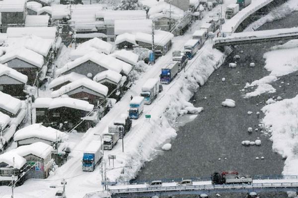  Cuaca Buruk Serang Swedia, 25 Kendaraan Kecelakaan