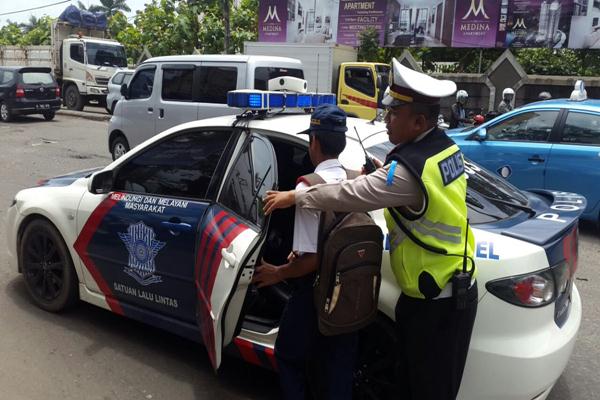  Sopir Angkot Tangerang Demo, Polisi Antar Guru dan Siswa ke Sekolah