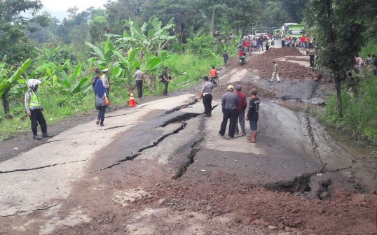  Jalan Raya Tomo Sudah Bisa Dilalui Kendaraan Kategori I