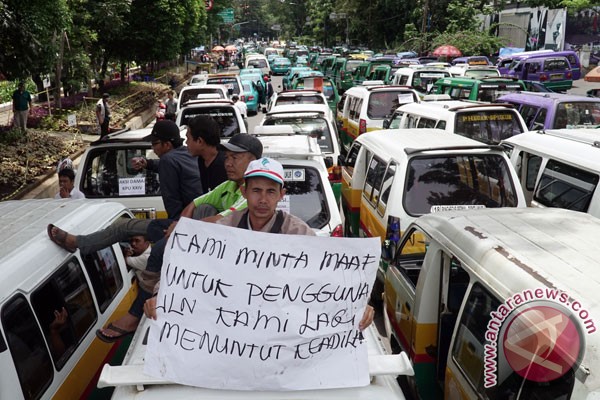  Satu Keluarga Korban Perusakan Mobil di Bandung Mengaku Trauma