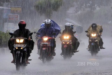  CUACA INDONESIA 9 MARET: Hujan Deras dan Petir di Bandung