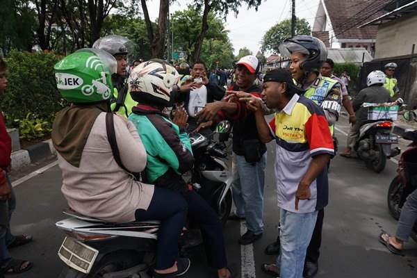  Pengemudi Ojek Online dan Angkot Tangerang Berdamai, Petugas Gabungan Masih Patroli