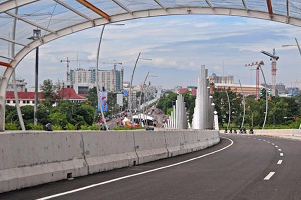  Pembatas Jalan di Ahmad Yani Bekasi Dibongkar