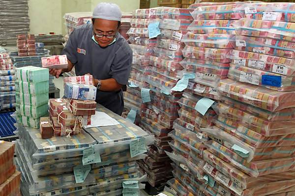  KURS RUPIAH 10 MARET: Spot Ditutup Menguat 14 Poin ke 13.376