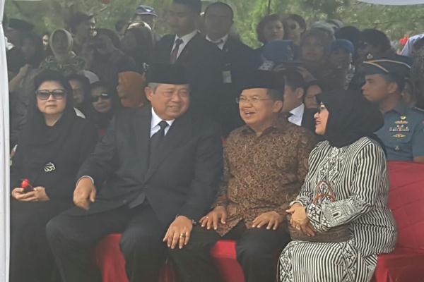  Wapres JK dan SBY Hadiri Pemakaman Mantan Mendagri