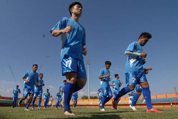 Para pemain Semen Padang FC tengah berlatih/Antara-Saiful Bahri