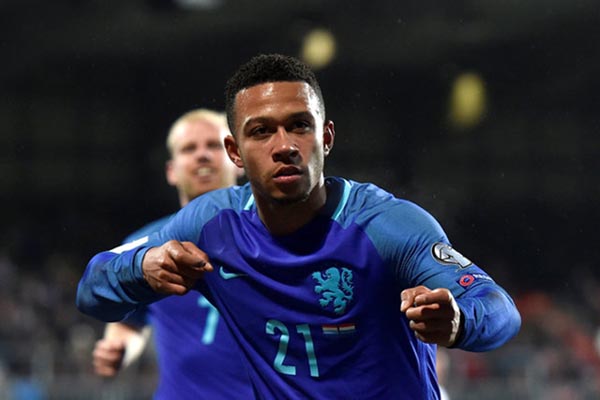  Bikin Gol Hebat, Depay Menolak Disetarakan dengan Beckham