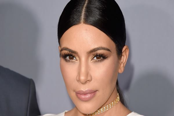  Kim Kardashian Buka Suara Soal Perampokan yang Dialaminya